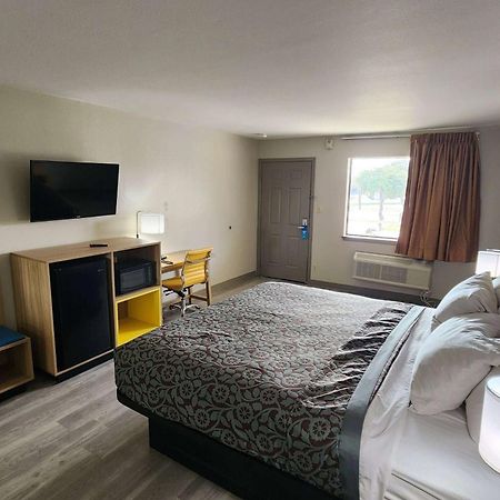Days Inn Windcrest By Wyndham San Antonio Buitenkant foto