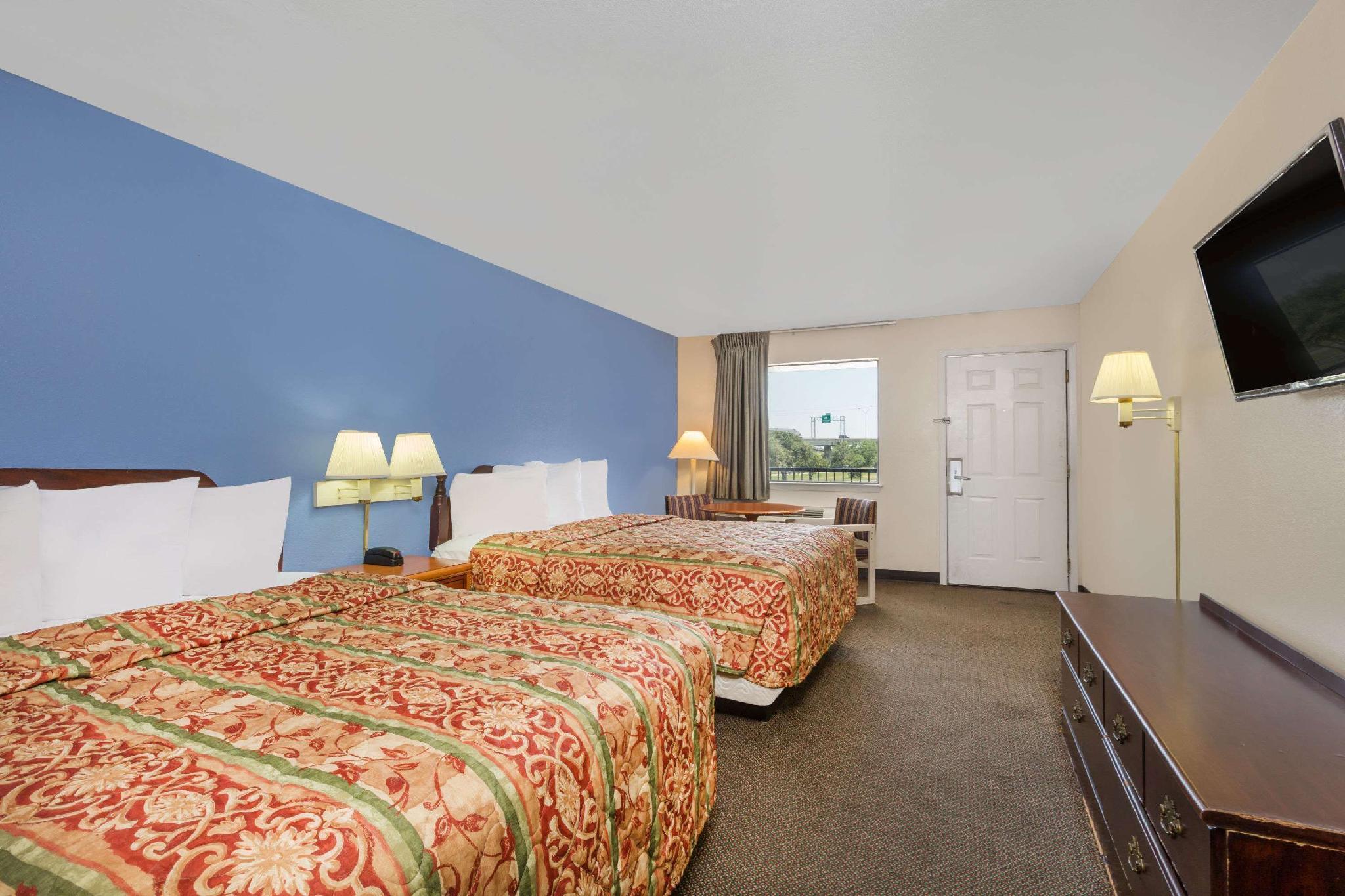 Days Inn Windcrest By Wyndham San Antonio Buitenkant foto