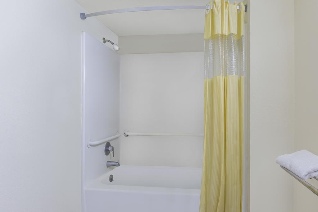 Days Inn Windcrest By Wyndham San Antonio Buitenkant foto