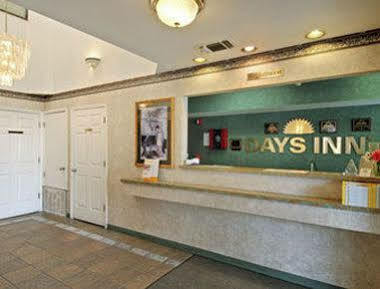 Days Inn Windcrest By Wyndham San Antonio Buitenkant foto